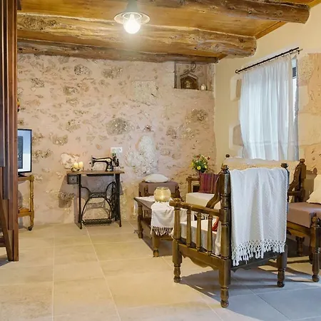 Holiday home Smaragda Stone *