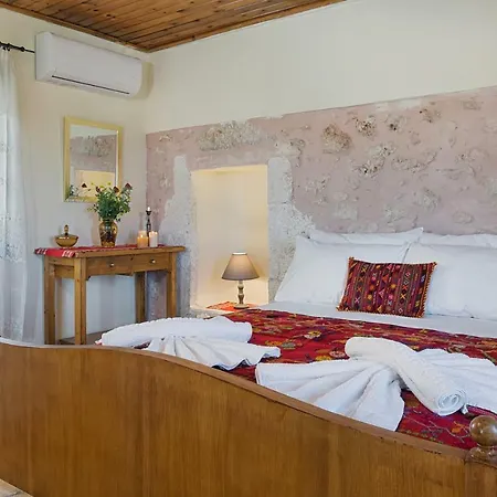Holiday home Smaragda Stone *