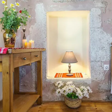 Holiday home Smaragda Stone