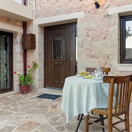 Holiday home Smaragda Stone *